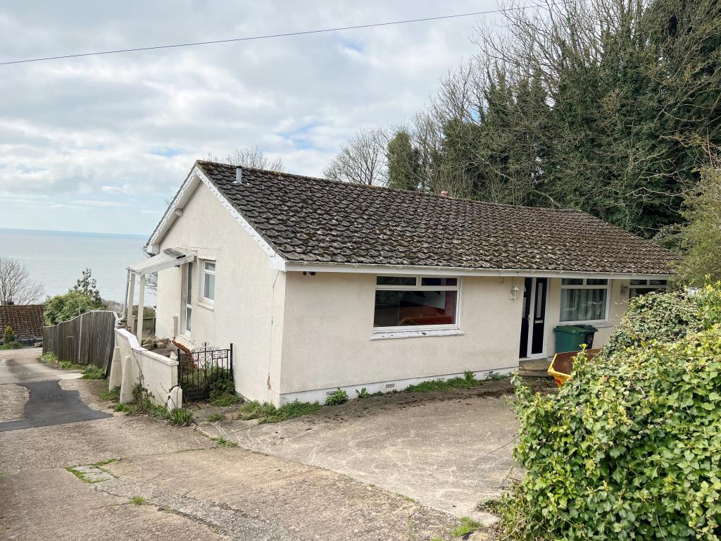 Lot: 99 - HOUSE WITH SEA VIEWS WITH CONSENT FOR DEMOLITION AND CONSTRUCTION OF SIX TWO-BEDROOM APARTMENTS - Front photo of bungalow with sea views in Ventnor Isle of Wight